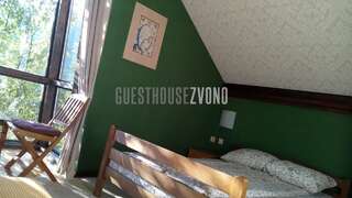 Мини-отель Guesthouse Zvono Плужине Номер с кроватью размера "queen-size" и видом на сад-4