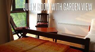 Мини-отель Guesthouse Zvono Плужине Номер с кроватью размера "queen-size" и видом на сад-5